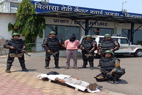 Airport ब्रेकिंग न्‍यूज: बिलासपुर एयरपोर्ट पर दो लोगों ने किया प्‍लेन हाईजेक, पुलिस ने एक को किया ढेर...