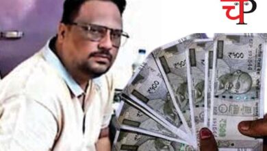 Corruption  एसीबी की ताबड़तोड़ कार्यवाही के बावजूद भ्रष्‍टाचारी चेत नहीं रहे हैं। आज एसीबी की टीम ने फिर एक भ्रष्‍ट बाबू को चपरासी से रिश्‍वत लेते रंगे हाथ पकड़ा गया है।