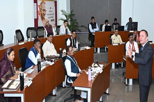IIM Raipur विष्णुदेव कैबिनेट की लगी क्लास: देश के इस टॉप मैनेजमेंट इंस्टीट्यूट में दो दिन रहेंगे सभी मंत्री