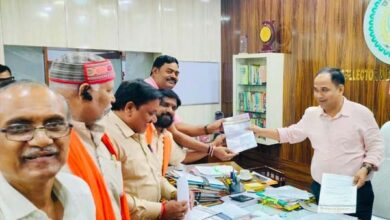 BMS का आंदोलन: प्रदर्शन के बाद PM और CM के नाम कलेक्‍टर को सौंपा