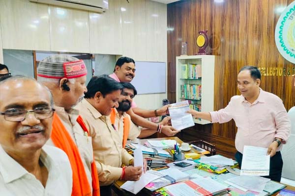 BMS का आंदोलन: प्रदर्शन के बाद PM और CM के नाम कलेक्‍टर को सौंपा