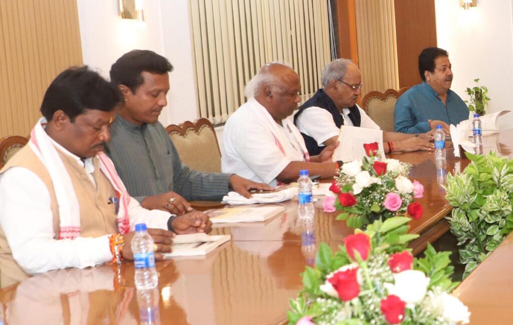 Bhoj दिल्‍ली में विष्‍णुदेव की दावत: फोटो में देखिए- कौन- कौन हुआ डीनर में शामिल