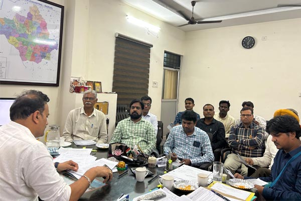 CG News महासंघ की पहल पर पूरी हुई कर्मचारियों की मांग: कार्यपालन अभियंता के साथ हुई बैठक...