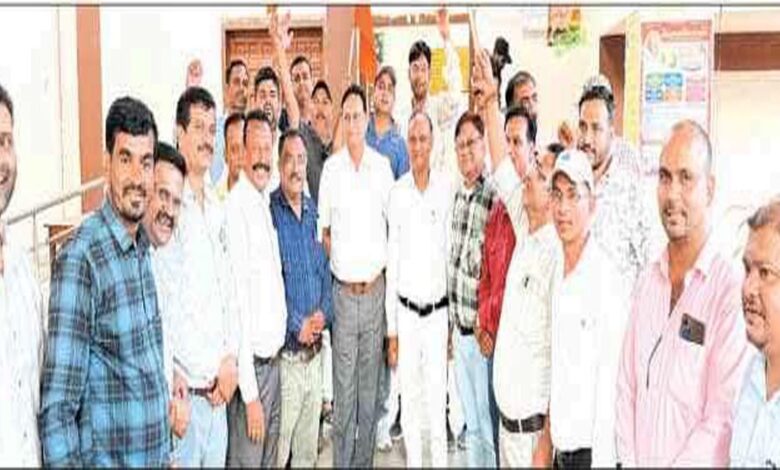 CG News ओपीएस लागू करने व संविदा कर्मियों के नियमितीकरण की मांग: महासंघ ने किया प्रदर्शन, अब 1 सितंबर से चलेगा....