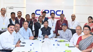 CSPDCL के उत्‍कृष्‍ट कर्मियों का सम्‍मान: इनमें गांव की बिजली बहाल करने उफनती पार करने वाले भी शामिल
