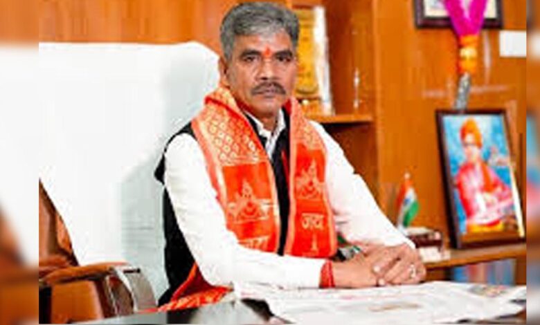 Ishwar Sahu कांग्रेस का अटैक: भाई का.. चाचा का… मामा का.. सबका पैसा ले रहा ईश्वर साहू!