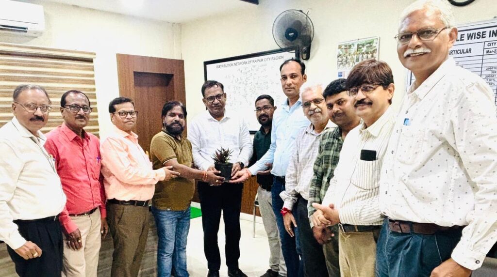 Mahasangh चीफ इंजीनियर से मिला महासंघ का प्रतिनिधिमंडल: कर्मचारियों की विभिन्‍न समस्‍याओं पर हुई चर्चा