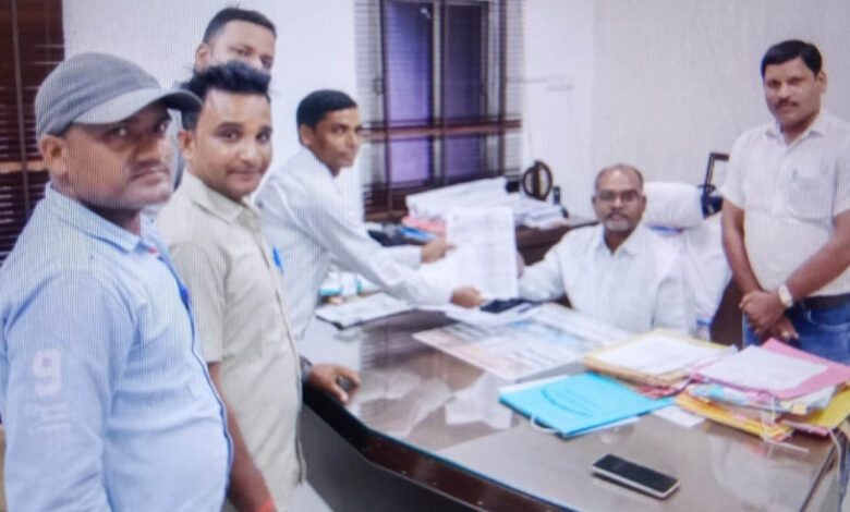 Meter Reader बिजली बिल हाफ बंद होने से दहशत में मीटर रीडर: प्रबंधन को कराया अवगत  