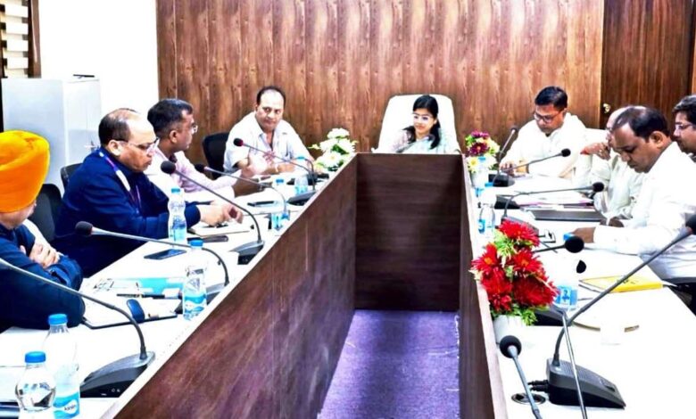 Solar Plant PM मोदी के कार्यालय से आईं IAS ने बिजली मुख्‍यालय में ली बैठक: इस योजना की समीक्षा...