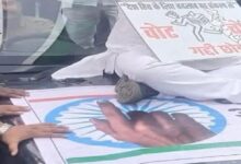 Congress छत्तीसगढ़ के कांग्रेस MLA पर लगा राष्ट्री चिन्ह के आपमान का आरोप: अशोक चक्र पर जूता पहने सेल्फी लेते आए नजर....