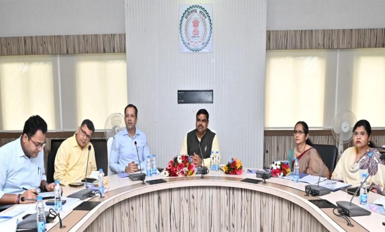 Education स्कूल शिक्षा विभाग की समीक्षा बैठक: मंत्री ने ऐसे स्कूलों की 10 दिन में मांगी जानकारी, DEO को नोटिस जारी करने के निर्देश