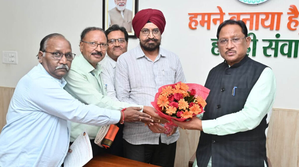 Electricity Company मुख्यमंत्री से मिला सेवानिवृत्त महासंघ का प्रतिनिधिमंडल: नए मुख्यालय भवन समेत इन विषयों पर हुई बात