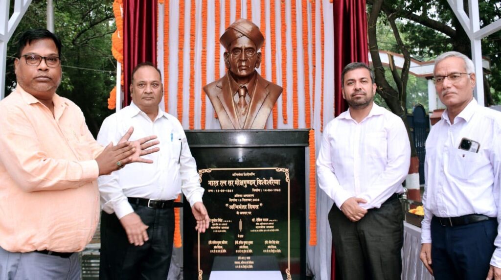 डॉ. विश्वेश्वरैया की प्रतिमा का अनावरण: चैयरमैन डॉ. रोहित यादव ने राष्ट्र निर्माण में इंजीनियरों भूमिका पर कहा...