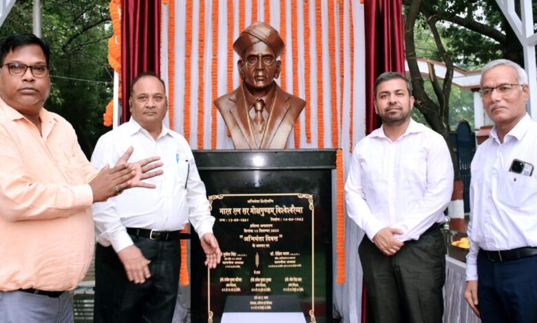डॉ. विश्वेश्वरैया की प्रतिमा का अनावरण: चैयरमैन डॉ. रोहित यादव ने राष्ट्र निर्माण में इंजीनियरों भूमिका पर कहा...