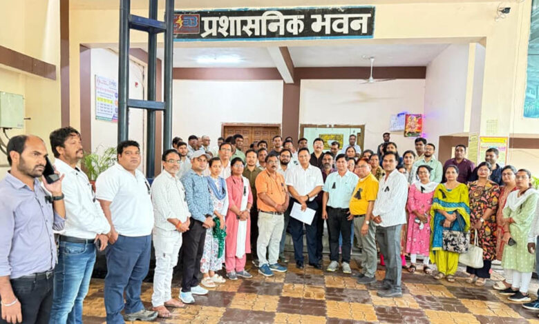 Bijli छत्तीसगढ़ बिजली कर्मचारी महासंघ के आंदोलन की बढ़ी ताकत: समर्थन में आया इंजीनियरों का संगठन