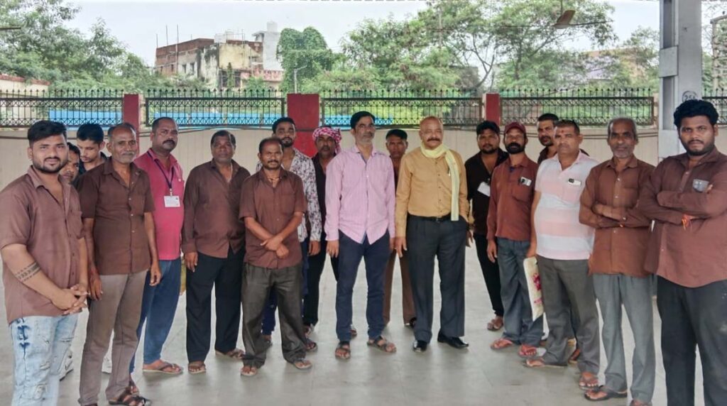 Railway Vendor रेलवे स्‍टेशनों पर त्‍योहारी भीड़ के बीच वेंडर संघ की बैठक में लिए गए कई निर्णय