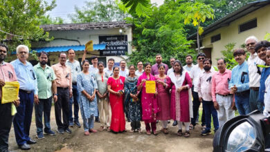 sanvida काली पट्टी लगाकर काम पर पहुंचे बिजली कर्मचारियों ने लंच टाइम में की जमकर नारेबाजी