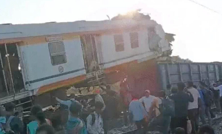 Breaking News छत्तीसगढ़ में बड़ी रेल दुर्घटना: माल गाड़ी से टकराई पैसेंजर ट्रेन, 10 लोगों के मौत की खबर