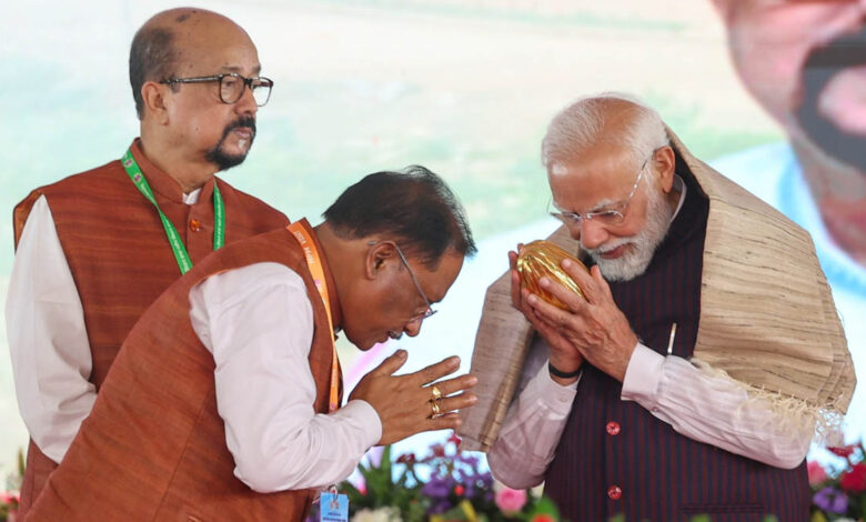 CG Rajyotsav  राज्योत्सव के मंच से पीएम ने राहुल गांधी पर साधा निशाना: जानिए- किस बात पर भाउक हुए मोदी