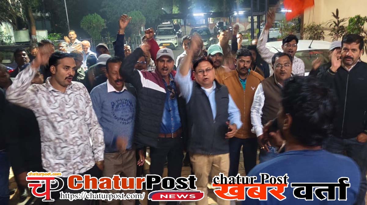 CSEB महासंघ के नेतृत्‍व में बिजली कर्मियों का जंगी प्रदर्शन: 23 सूत्रीय मांगों का सौंपा ज्ञापन, प्रदेशव्‍यापी आंदोलन की तैयारी