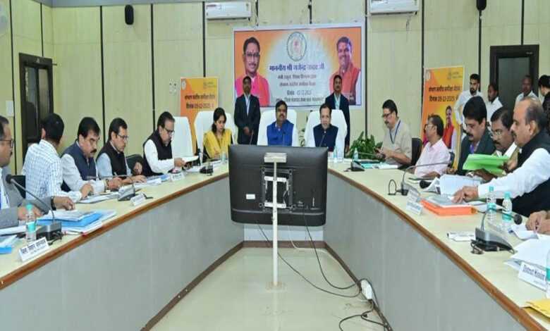 education स्कूल शिक्षा मंत्री की क्लािस: किया आगाह- बच्चों की बेहतर शिक्षा में किसी भी प्रकार की लापरवाही हुई तो...