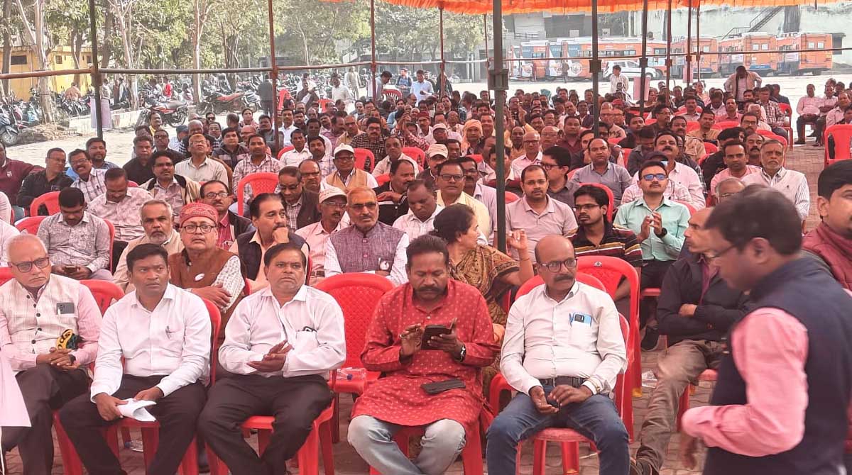 Karmchari सरकार की चुप्पी से कर्मचारियों में आक्रोश: फेडरेशन ने दी अनिश्चितकालीन हड़ताल की चेतावनी, कर्मचारी नेता बोले-तीव्र होगा...