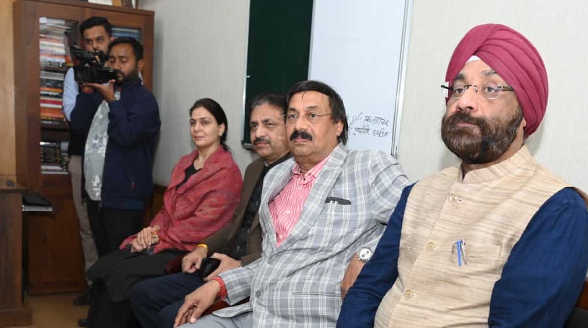 CG Vidhansabha विधान सभा के वर्ष 2026 के कैलेंडर और डायरी का स्पी‘कर अध्यक्ष डॉ. रमन सिंह ने किया विमोचन