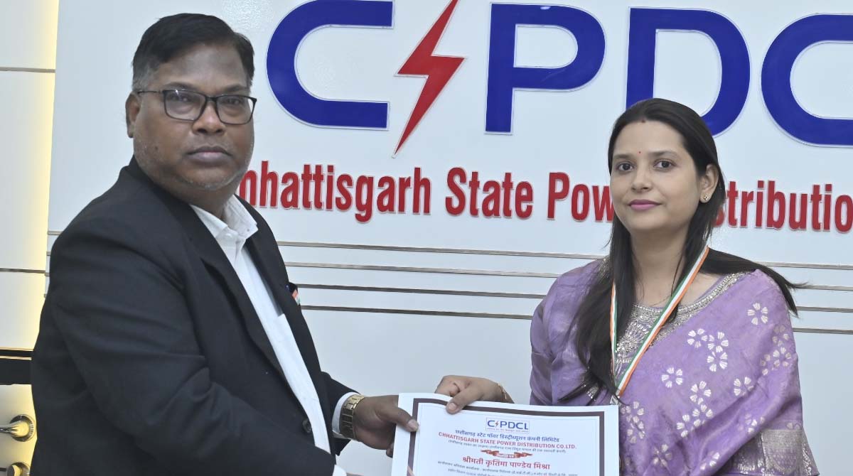 CSPDCL MD के हाथों सम्मानित हुए CSPDCL के दस कर्मवरी: उल्लेखनीय कार्य करने वाले बिजली कर्मी हुए सम्मानित