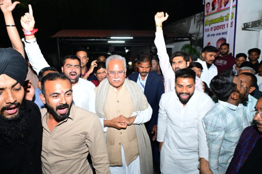 Chaitanya Baghel चैतन्य बघेल को जमानत: हाईकोर्ट ने जताई नारजगी, समर्थक ने मनाया जश्र तो पूर्व सीएम बघेल ने कहा...