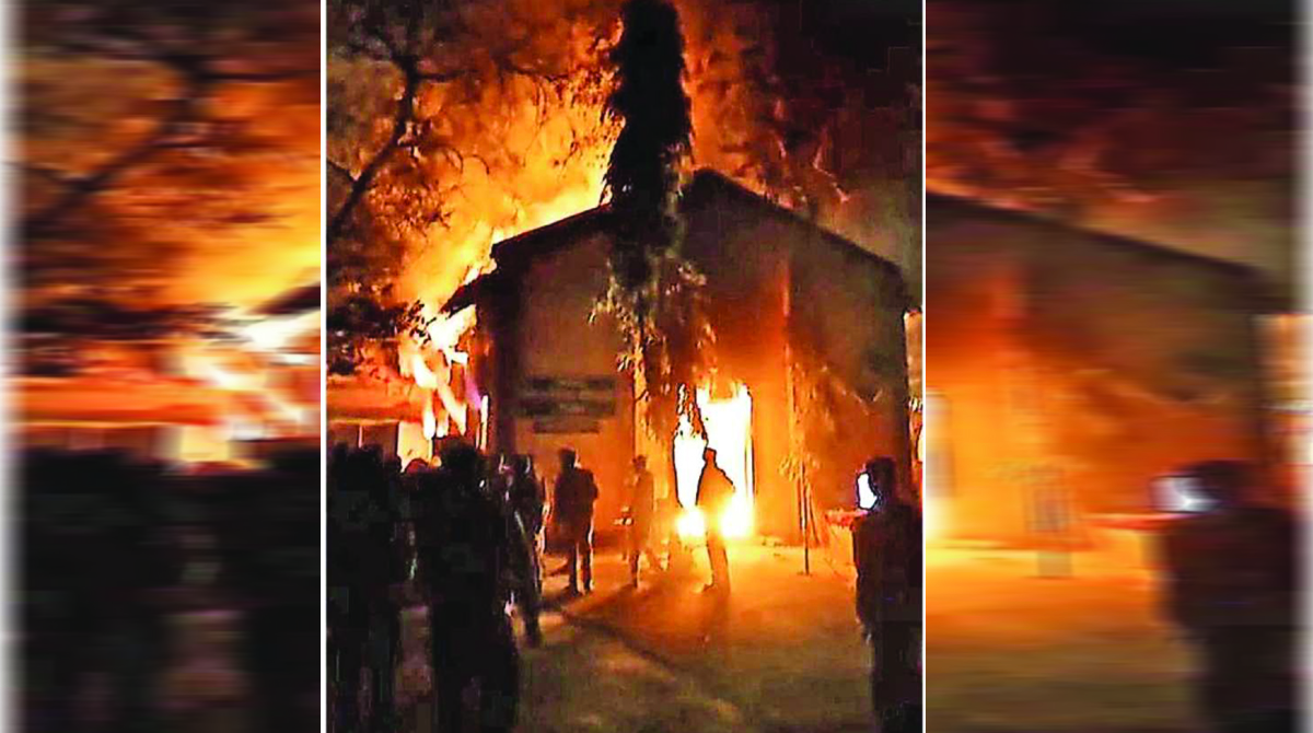 DEO Office में संदेह की आग! रिकार्ड रुम में लगी भयंकर आग, कई महत्‍वपूर्ण फाइलें हुई खाक