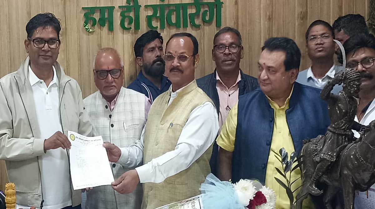 Karmchari प्रदेश अधिकारी कर्मचारी संघ के वार्षिक कैलेंडर का विमोचन: वित्त मंत्री को कराया आंदोलन से अवगत