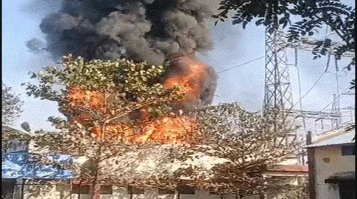 Power बिजली बड़े सब स्टेशन में लगी भीषण आग: शहर के बड़े हिस्से में ब्लैक आउट