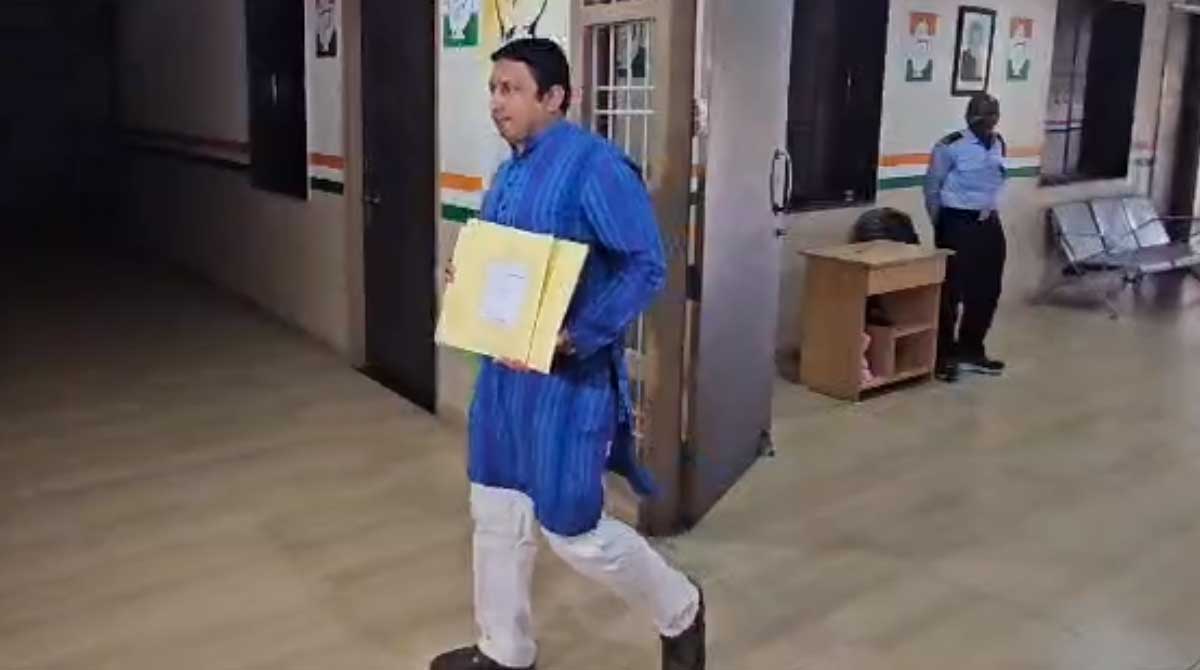 Vikash Tiwari झीरम पर कांग्रेस में घमासान: पार्टी नेताओं का नार्को टेस्ट की मांग करने वाले विकास तिवारी, सबूत लेकर पहुंचे कांग्रेस मुख्यालय!