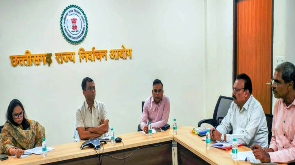 CG छत्तीसगढ़ में स्थानीय चुनाव की तैयारी: राज्य निर्वाचन आयुक्त ने ली बैठक, जानिए- कितने पदों पर होगा चुकनाव