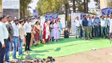 CG विधानसभा के सत्र के बीच अनिश्विकालीन हड़ताल पर चले गए अधिकारी और कर्मचारी: प्रशासन पर लगाया यह आरोप  