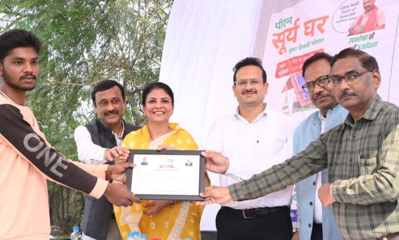 CSPDCL बिजली कंपनी का उपभोक्ताि सम्मातन कार्यक्रम: प्रदेशभर में ऐसे उपभोक्ता‍ओं किया जा रहा है सम्माLन