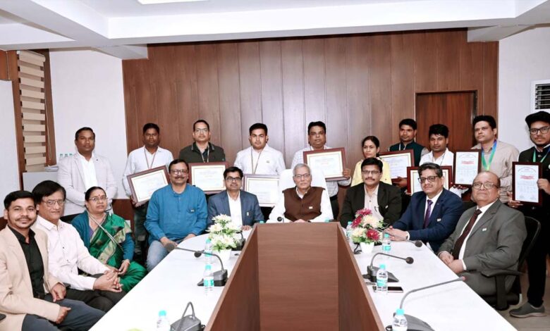 CSPTCL के जांबाज कर्मियों को प्रबंध निदेशक ने किया सम्मानित,  मिला मेडल और प्रशस्ति पत्र