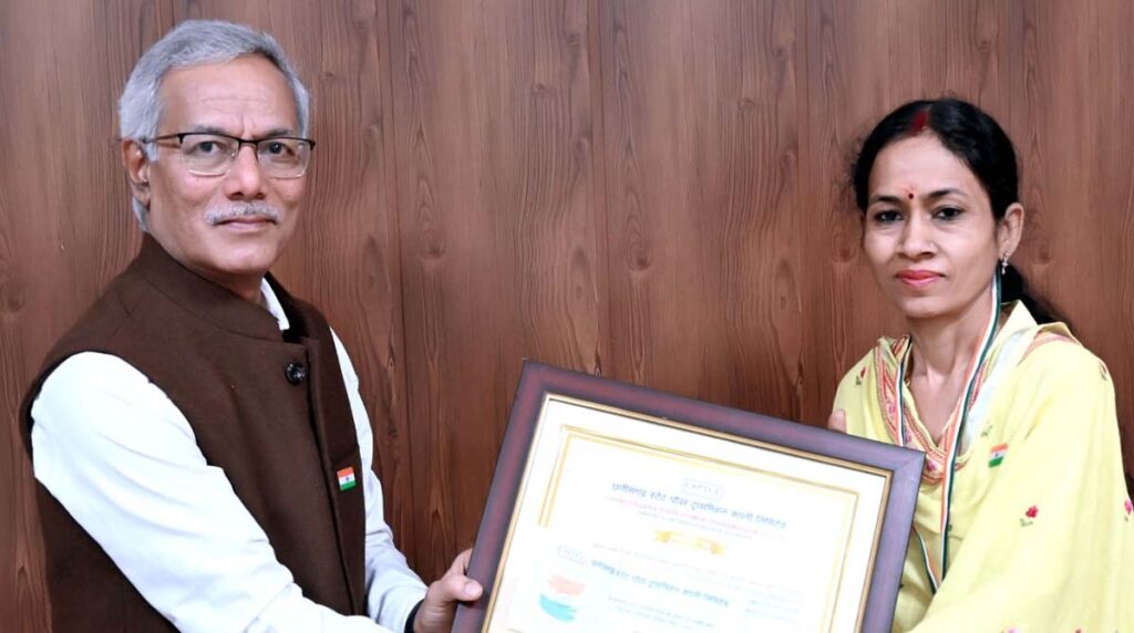CSPTCL के जांबाज कर्मियों को प्रबंध निदेशक ने किया सम्मानित,  मिला मेडल और प्रशस्ति पत्र
