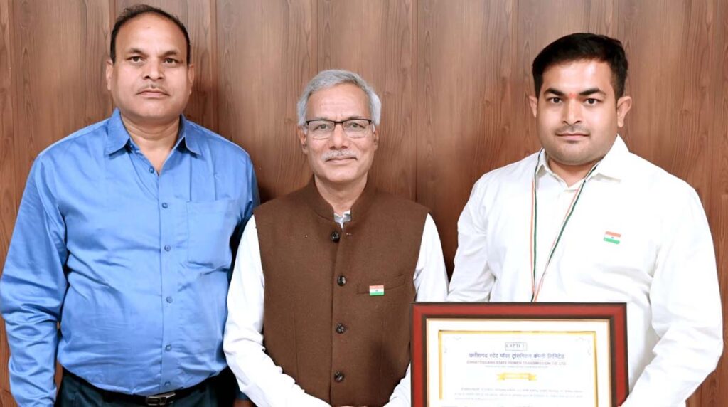 CSPTCL के जांबाज कर्मियों को प्रबंध निदेशक ने किया सम्मानित,  मिला मेडल और प्रशस्ति पत्र