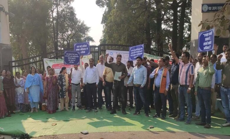 KVK कृषि विज्ञान केंद्रों की हड़ताल किसानों व कृषि व्यवस्था के लिए घातक: कुलपति से तत्काल हस्तक्षेप करने की मांग