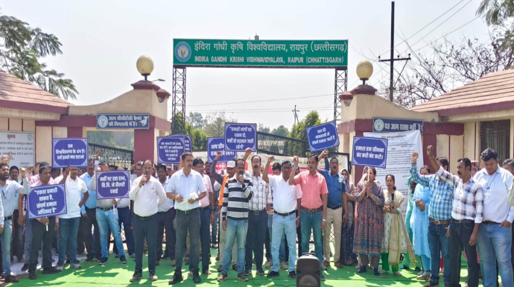 KVK के हड़ताल का तीसरा दिन: न समाधान मिला, न संवाद समस्याएं जस की तस