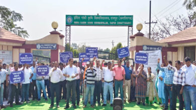 KVK के हड़ताल का तीसरा दिन: न समाधान मिला, न संवाद समस्याएं जस की तस