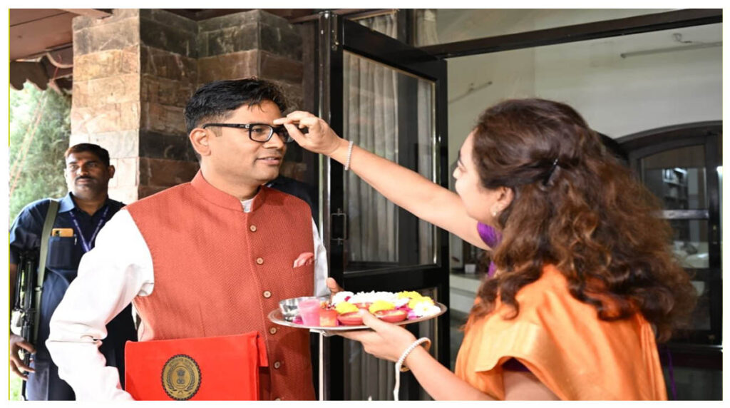 Budget अपने छत्तीसगढ़ की माटी से, मैं तिलक लगा कर आया हूं: पढ़ि‍ए- बजट भाषण में OP चौधरी की 6 शायरी