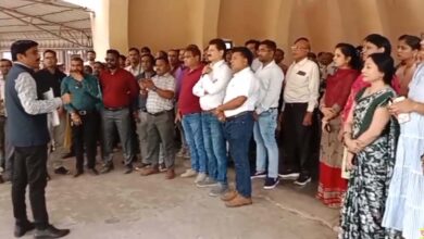 CG News ब्लॉक से जिला तक फेडरेशन का उग्र प्रदर्शन: सरकार की वदाखिलाफी पर कर्मचारियों में दिखा गुस्‍सा