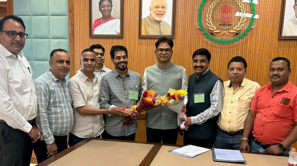 Chhattisgarh फेडरेशन ने कहा- Thank You वित्तमंत्री जी: संयोजक कमल वर्मा के नेतृत्व में वित्त मंत्री चौधरी से मिला प्रतिनिधिमंडल