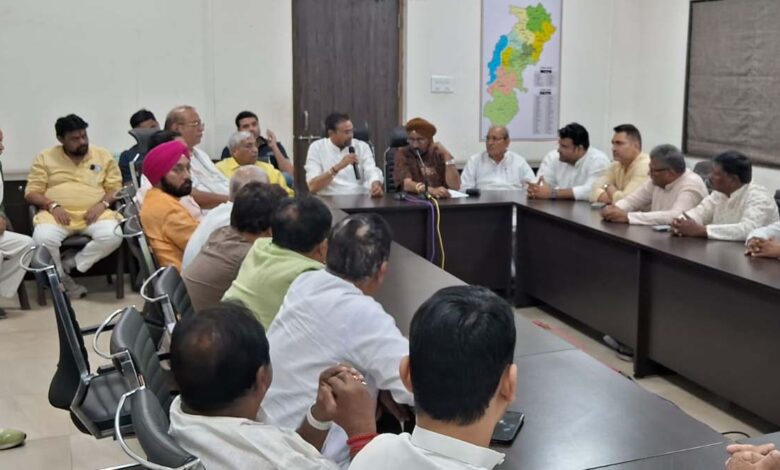 Congress छत्तीसगढ़ में कांग्रेस ने किया विधानसभा के घेराव का ऐलान: तैयारी को लेकर राजीव भवन में बैठक